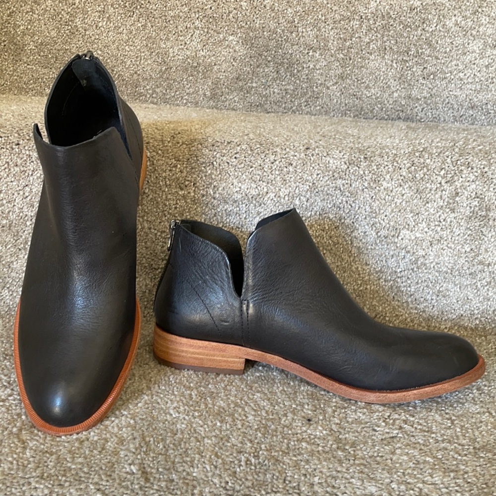 Booties Kork Ease Size 9M LIKE NEW
